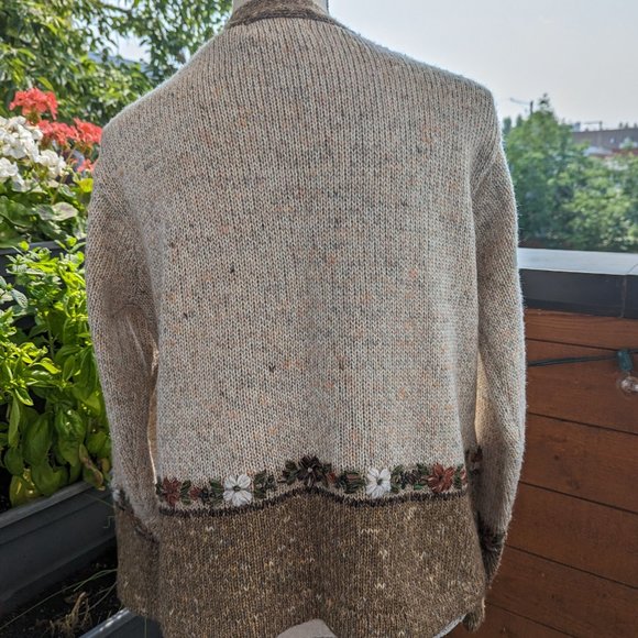 Vintage cardigan with flower embroidery - Cardigan vintage avec broderies - L - Picture 4 of 9